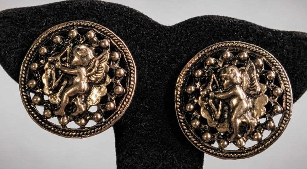 Cupid Cherub Clip-on Earrings 1" Textured Gold-tone Vintage, Round, Angel gc222‎